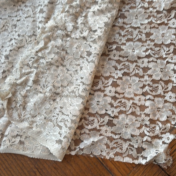 🥂BEAUTIFUL CHAMPAGNE/NUDE COLORED LACE FABRIC! - Picture 6 of 6